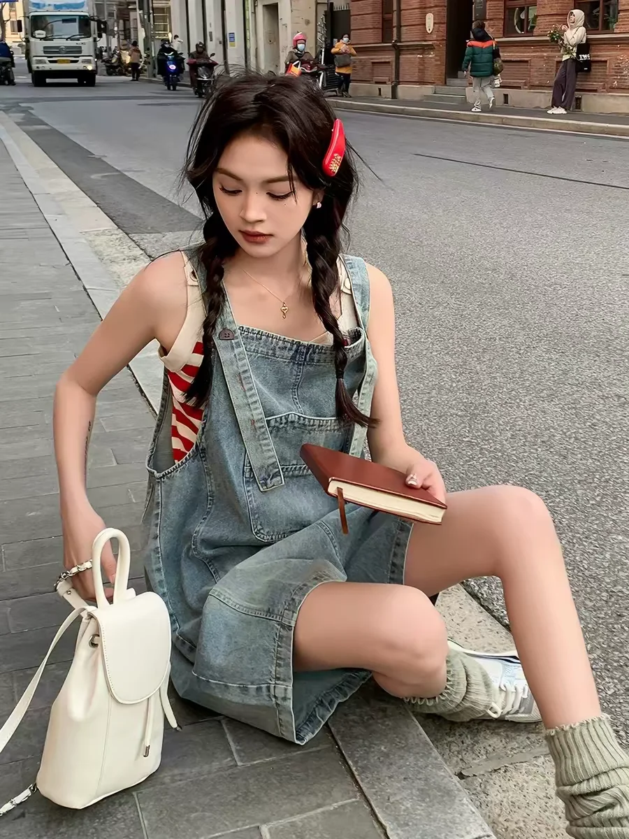 Loose Wide Leg Denim Overalls Women's Summer 2026 New Style Lazy Fashion Short Pants Five-Quarter Length Other Material 100%
Loose Wide Leg Denim Overalls Women's Summer 2026 New Style Lazy Fashion Short Pants Five-Quarter Length Other Material 100%