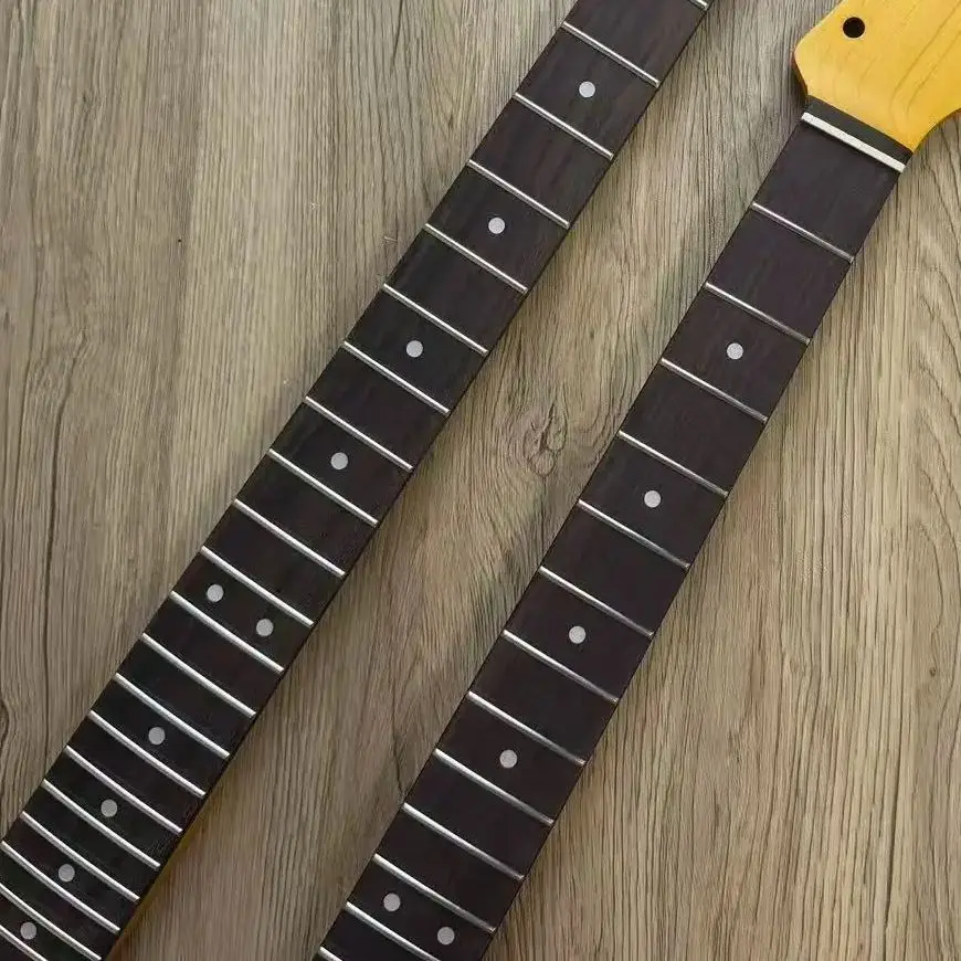 Слегка желтый гриф электрогитары Vintage 1957 ST — гриф из палисандра, регулировка хвоста и 21 ладь
Слегка желтый гриф электрогитары Vintage 1957 ST — гриф из палисандра, регулировка хвоста и 21 ладь