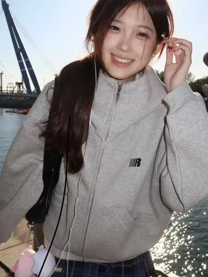 Gray Zipper Hoodie Women's Loose Fit Sporty Casual Style Autumn Winter New Arrival Trendy Brand Outerwear Korean Commute Style
Gray Zipper Hoodie Women's Loose Fit Sporty Casual Style Autumn Winter New Arrival Trendy Brand Outerwear Korean Commute Style