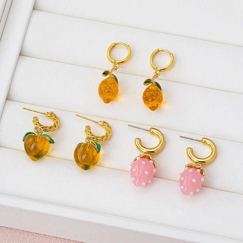 Fruit Series Lemon Earrings Boho Style Strawberry Earrings Color Versatile Resin High-end Cute Peach Earrings for Women
Fruit Series Lemon Earrings Boho Style Strawberry Earrings Color Versatile Resin High-end Cute Peach Earrings for Women