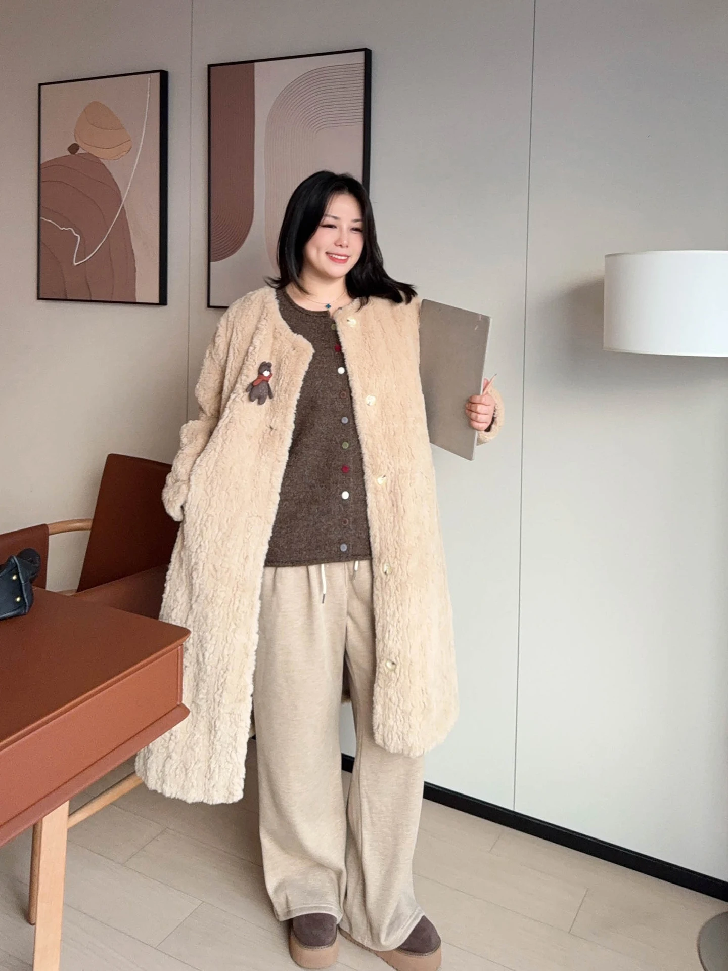 VOGANA Женское теплое кожаное пальто большого размера, длинное, повседневное, комфортное, экологичное, модное зимнее пальто
VOGANA Женское теплое кожаное пальто большого размера, длинное, повседневное, комфортное, экологичное, модное зимнее пальто