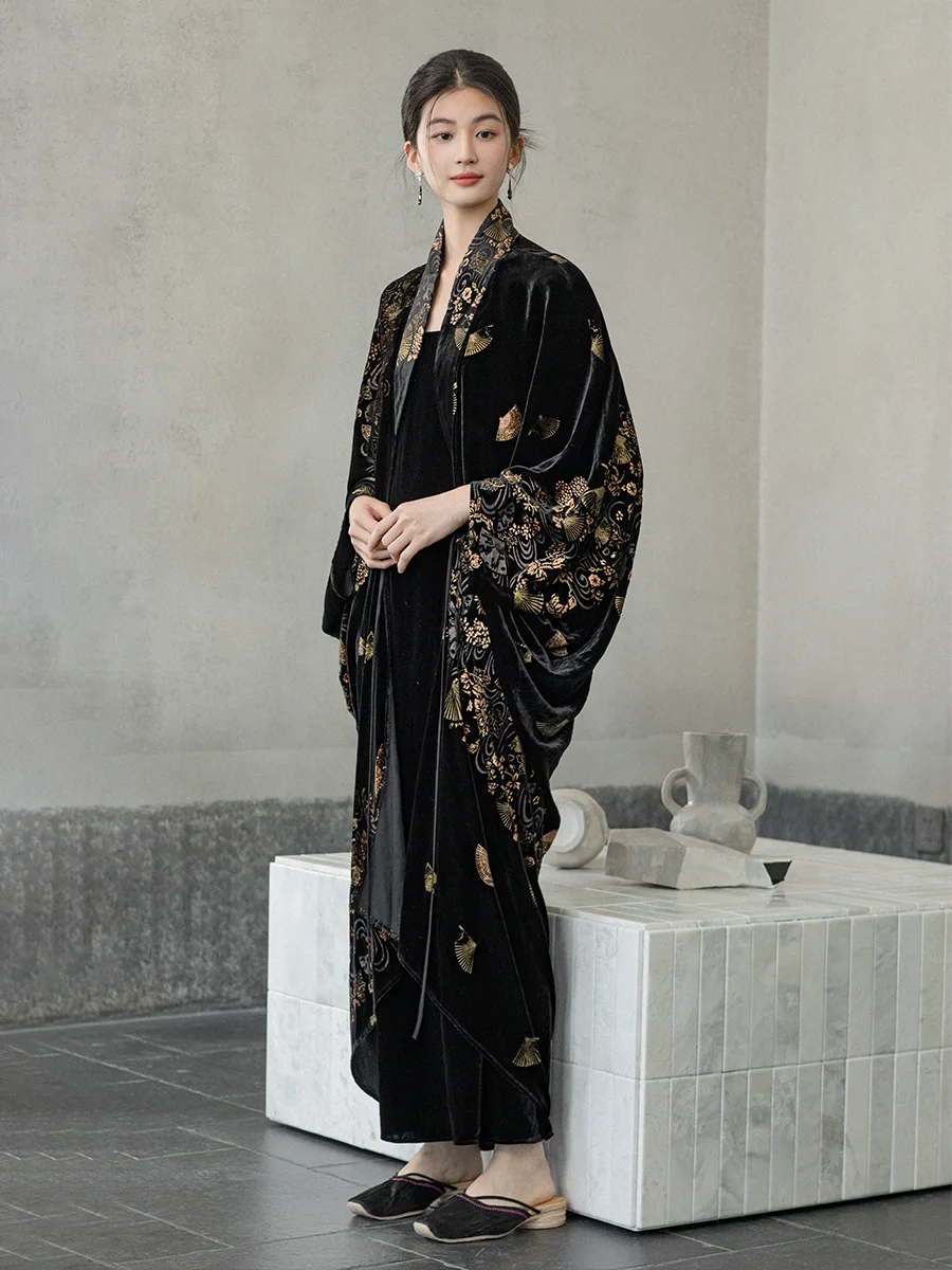 Ele Silk Velvet Long Robe Coat for Women Emed Gold Chinese National Sle New Middle Class Women's Outerwear
Ele Silk Velvet Long Robe Coat for Women Emed Gold Chinese National Sle New Middle Class Women's Outerwear