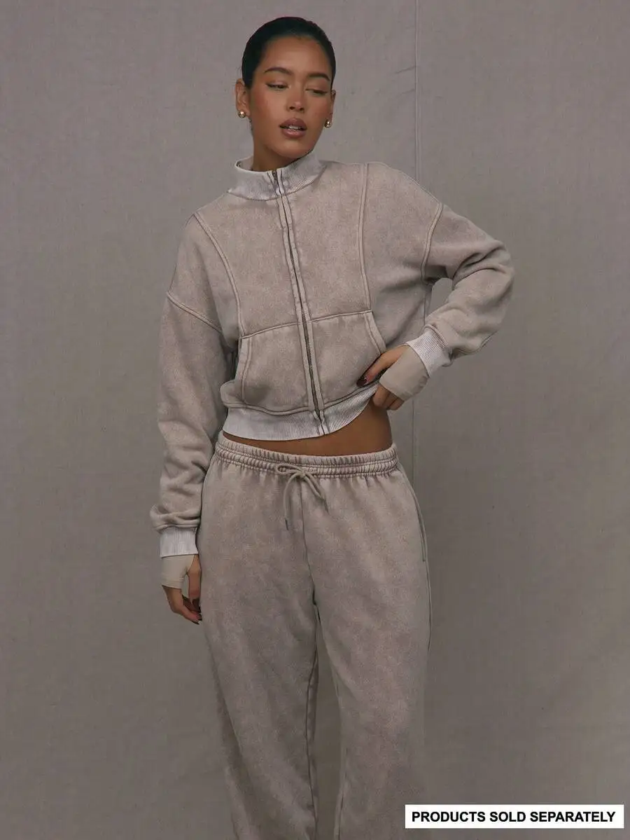 Washed Cotton Zip-Up Cropped Jacket with Seam Detail, Casual Streetwear
Washed Cotton Zip-Up Cropped Jacket with Seam Detail, Casual Streetwear