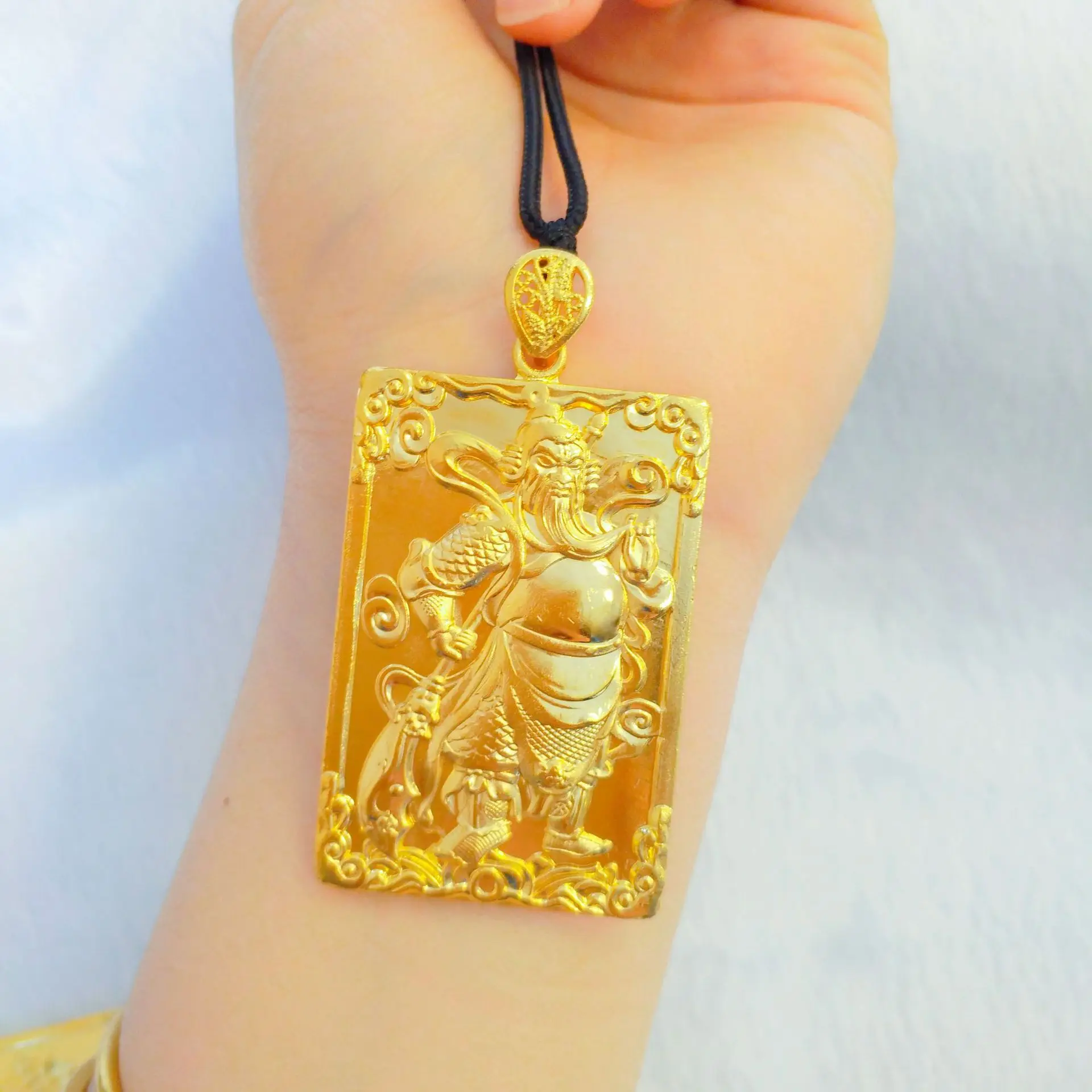 Pure Orginal 24k Gold Color Rectangle Chinese Heroes Pendant for Men Classic Pendant with Black Rope Wedding Birthday Gifts
Pure Orginal 24k Gold Color Rectangle Chinese Heroes Pendant for Men Classic Pendant with Black Rope Wedding Birthday Gifts