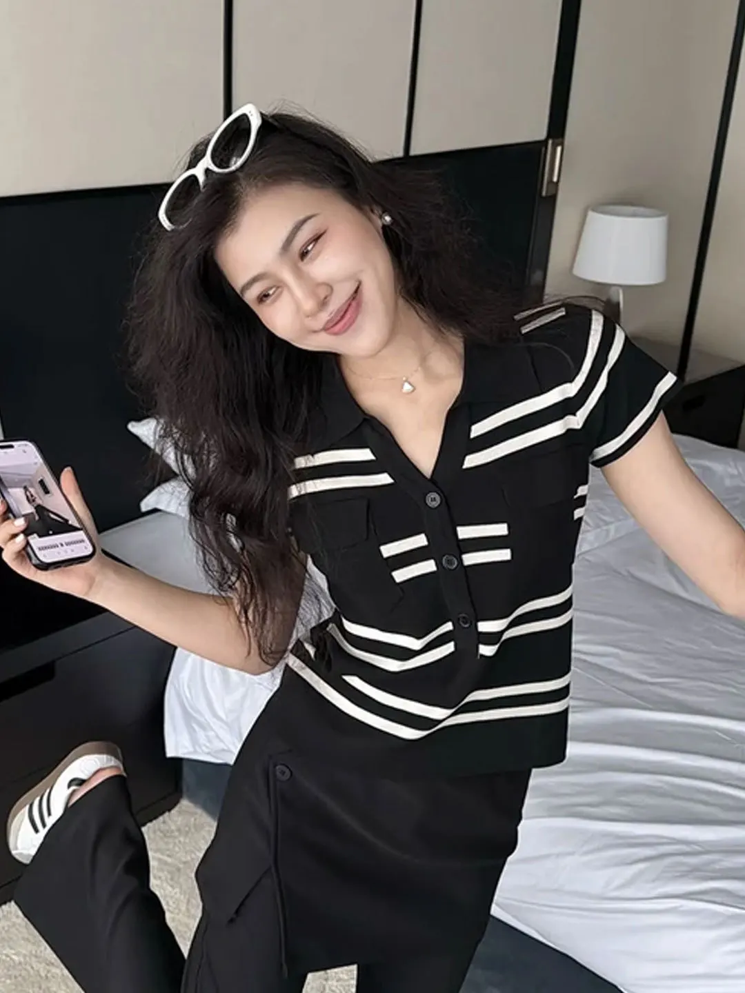 Summer Casual Loose Slimming Stripe Neck Short Sleeve Knitted Top Women's Fashion Design Casual Wear Black White Contrast
Summer Casual Loose Slimming Stripe Neck Short Sleeve Knitted Top Women's Fashion Design Casual Wear Black White Contrast