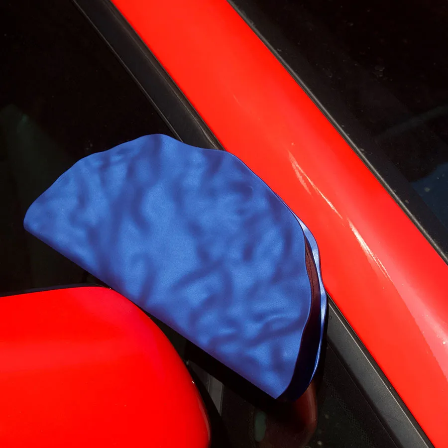 Металлическая необычная матовая акриловая сумка, простой нишевый дизайн, полукруглая сумка-мессенджер.
Металлическая необычная матовая акриловая сумка, простой нишевый дизайн, полукруглая сумка-мессенджер.