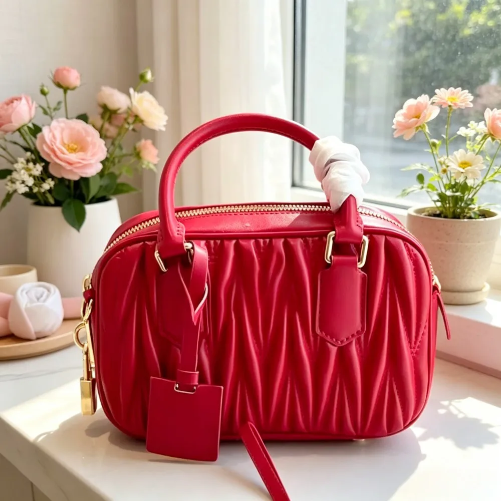 Luxury Designer Handbag for Women, Premium Elegant Top Handle Crossbody Single Shoulder Versatile City Daily Commute Purse
Luxury Designer Handbag for Women, Premium Elegant Top Handle Crossbody Single Shoulder Versatile City Daily Commute Purse
