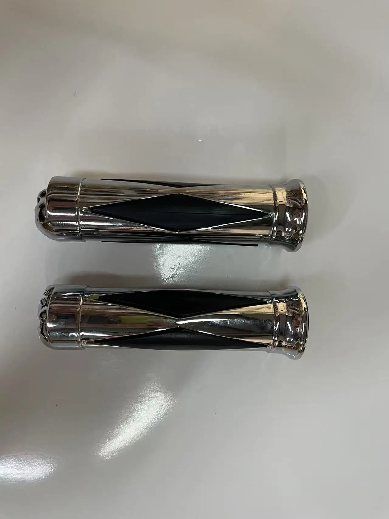 Motorcycle Grips 1" 7/8'' 4Ring Air Cushioned Hand Throttle for Harley Honda Kawasaki Suzuki Yamaha Bikes Cruiser Accessories 
Motorcycle Grips 1" 7/8'' 4Ring Air Cushioned Hand Throttle for Harley Honda Kawasaki Suzuki Yamaha Bikes Cruiser Accessories