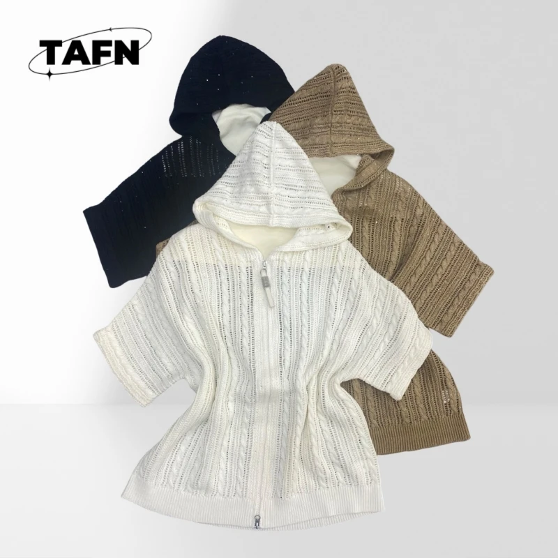 Cardigan Hooded High Street Simple Graceful Comfortable Women's Classic Cashmere Cardigan – Vintage Design for Casual AF2428
Cardigan Hooded High Street Simple Graceful Comfortable Women's Classic Cashmere Cardigan – Vintage Design for Casual AF2428