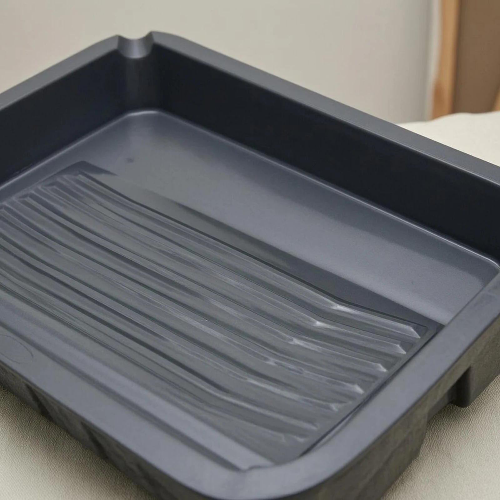 Plastic Paint Tray Raised Rim Roller Tray Painting Supply Molded Polished Surface
Plastic Paint Tray Raised Rim Roller Tray Painting Supply Molded Polished Surface
