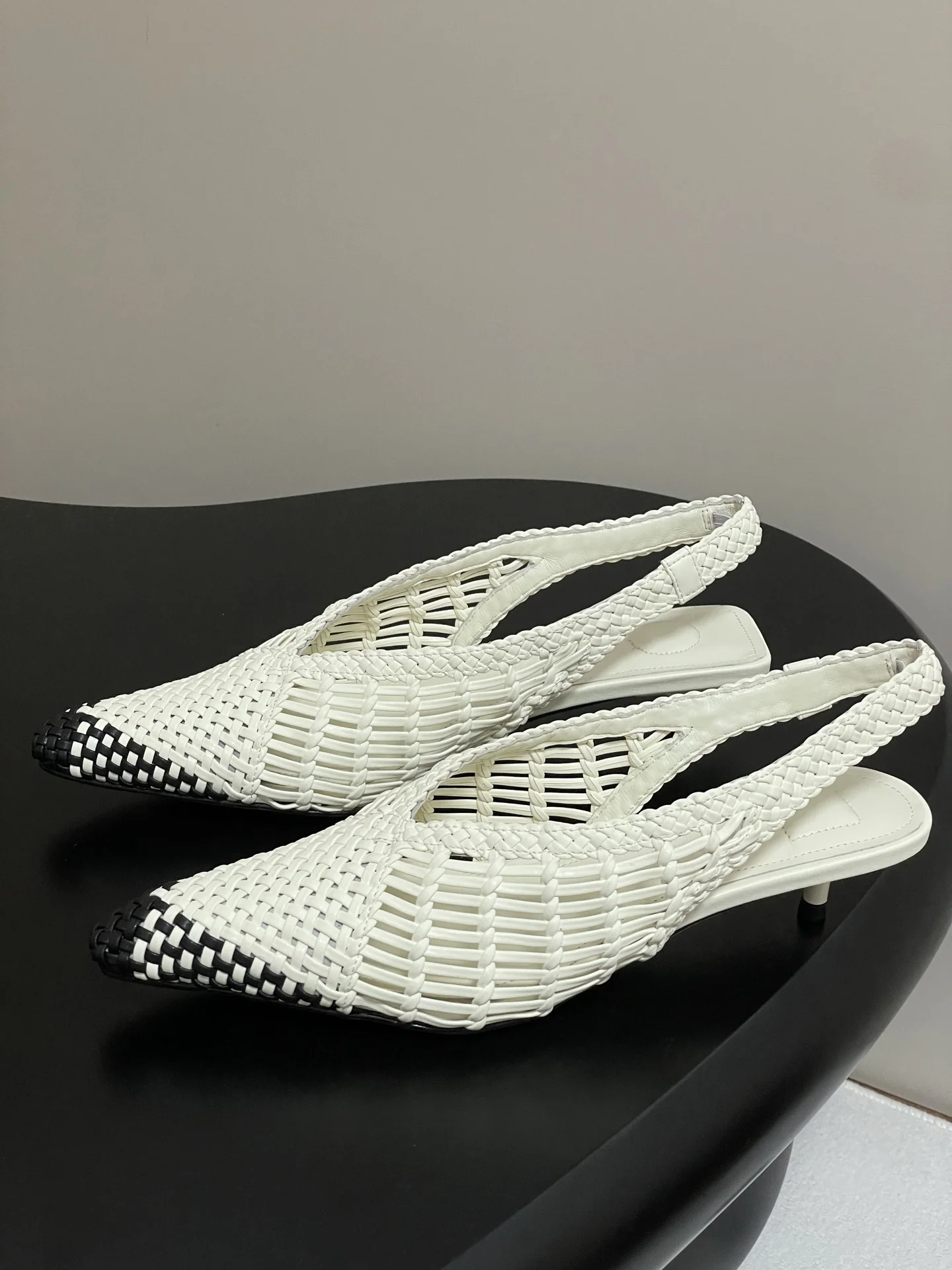 Women's Shoes The Low Cubisto Banane Pumps Woven Banana Sling-backs Hand-woven Lambskin Leather
Women's Shoes The Low Cubisto Banane Pumps Woven Banana Sling-backs Hand-woven Lambskin Leather