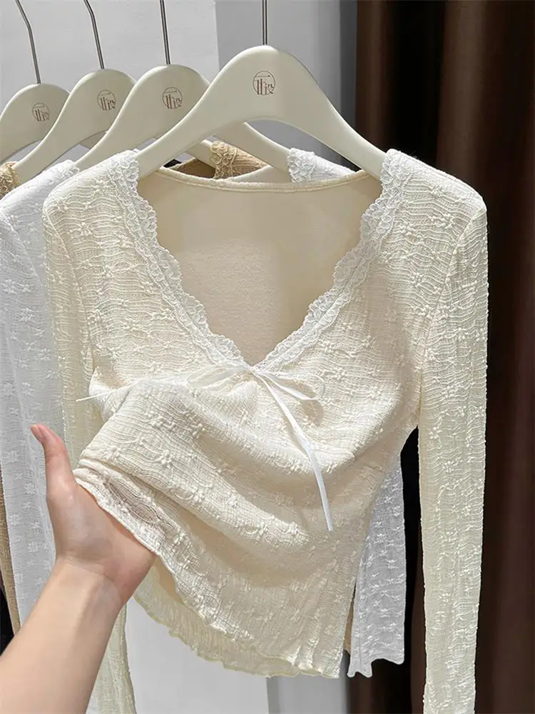 Уникальная женская модная нижняя рубашка с глубоким V-образным вырезом и кружевными вставками, с узлом на базе, для весенне-осеннего сезона, с красивой отделкой, укороченная
Уникальная женская модная нижняя рубашка с глубоким V-образным вырезом и кружевными вставками, с узлом на базе, для весенне-осеннего сезона, с красивой отделкой, укороченная