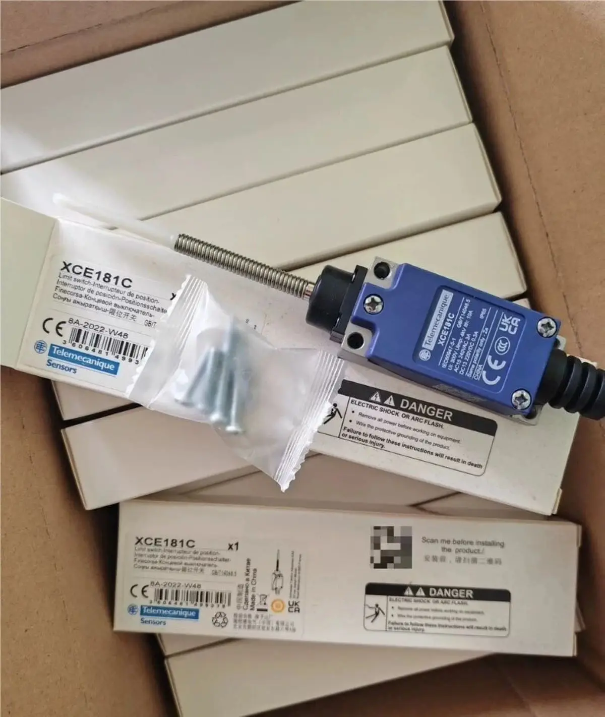XCE XCE-181 XCE181 new model XCE181C travel switch
XCE XCE-181 XCE181 new model XCE181C travel switch