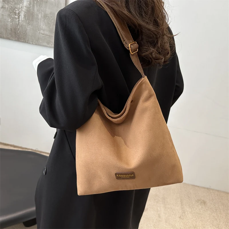 Fashion Women's Solid Color Simple Large Capacity Single Shoulder Crossbody Bag Trendy New Casual Versatile Storage Bags
Fashion Women's Solid Color Simple Large Capacity Single Shoulder Crossbody Bag Trendy New Casual Versatile Storage Bags