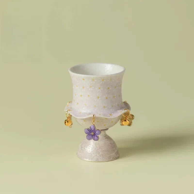 Lilac purple ceramic teacup, pure hand-painted small daisy cloud shoulder cup with pendant.
Lilac purple ceramic teacup, pure hand-painted small daisy cloud shoulder cup with pendant.