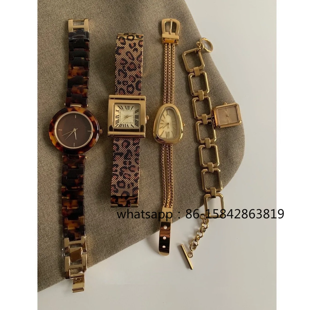 Premium Niche Design, Amber Print, Leopard Print, Snake Head, Pendant Plate Quartz Watch
Premium Niche Design, Amber Print, Leopard Print, Snake Head, Pendant Plate Quartz Watch