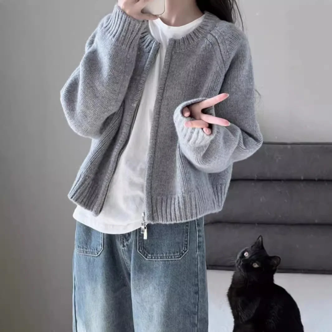 Crew Neck Zipper Sweater Coat Women 2025 Autumn/winter Korean Gentle Loose Short Small Knit Cardigan Top
Crew Neck Zipper Sweater Coat Women 2025 Autumn/winter Korean Gentle Loose Short Small Knit Cardigan Top