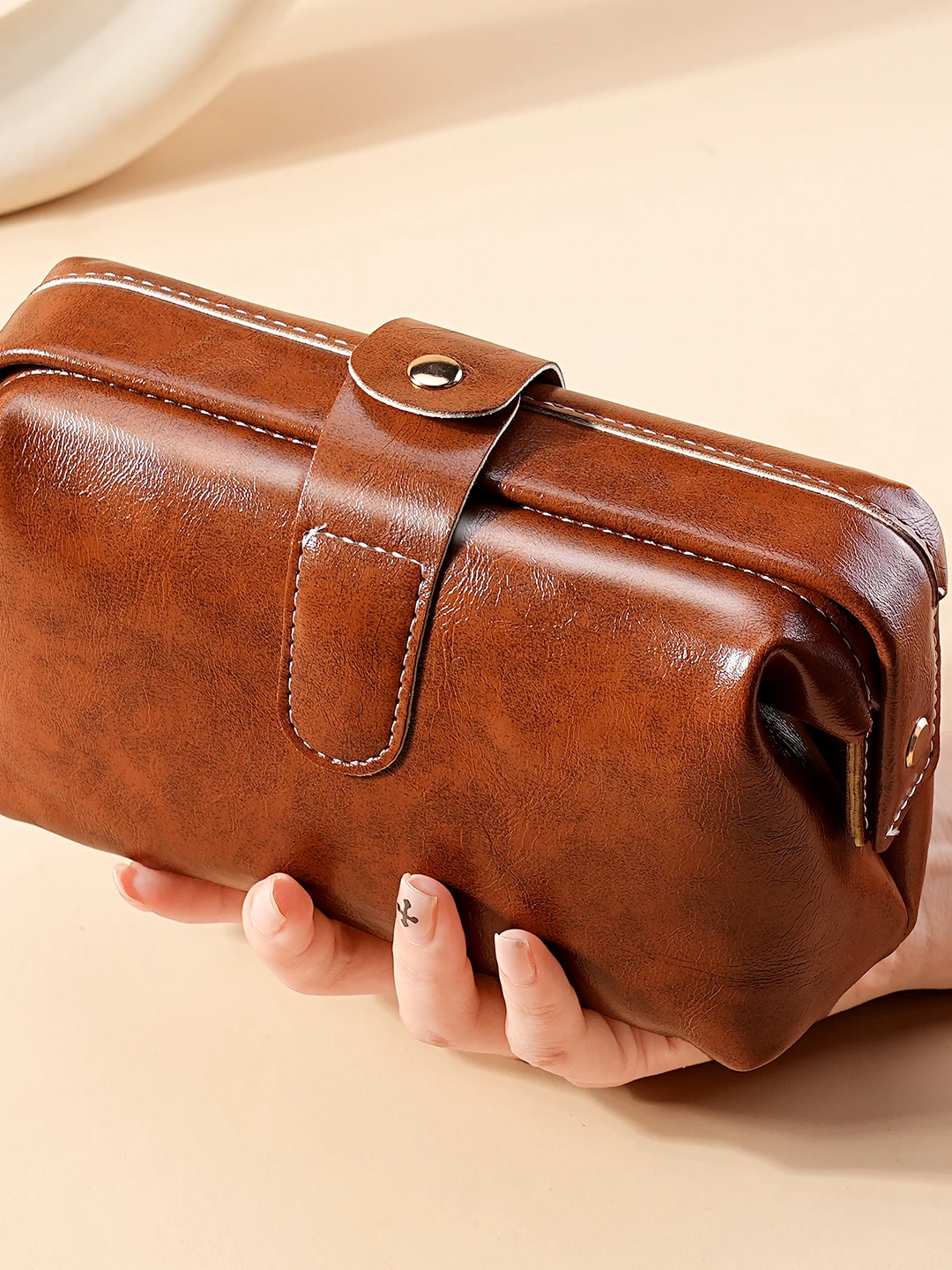 Роскошная портативная сумка для хранения ювелирных изделий, ожерелий и помад GYFERTERN BE-3077, квадратная сумка-клатч однотонного цвета
Роскошная портативная сумка для хранения ювелирных изделий, ожерелий и помад GYFERTERN BE-3077, квадратная сумка-клатч однотонного цвета