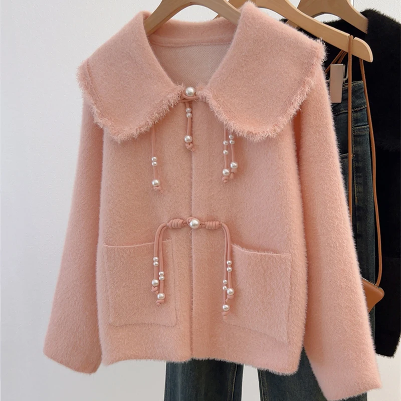 New Chinese Sweater Cardigan Coat Women's Autumn 2025Fashion Doll Collar Chic Knitted Top Solid Imitation Mink Fleece Jacket Y2K
New Chinese Sweater Cardigan Coat Women's Autumn 2025Fashion Doll Collar Chic Knitted Top Solid Imitation Mink Fleece Jacket Y2K