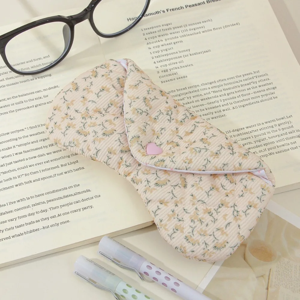 Floral Pattern Sun Glasses Case Handmade Fabric Anti-Scratch Sunglasses Protective Cover with Buckle Elegant Eyewear Storage Bag
Floral Pattern Sun Glasses Case Handmade Fabric Anti-Scratch Sunglasses Protective Cover with Buckle Elegant Eyewear Storage Bag
