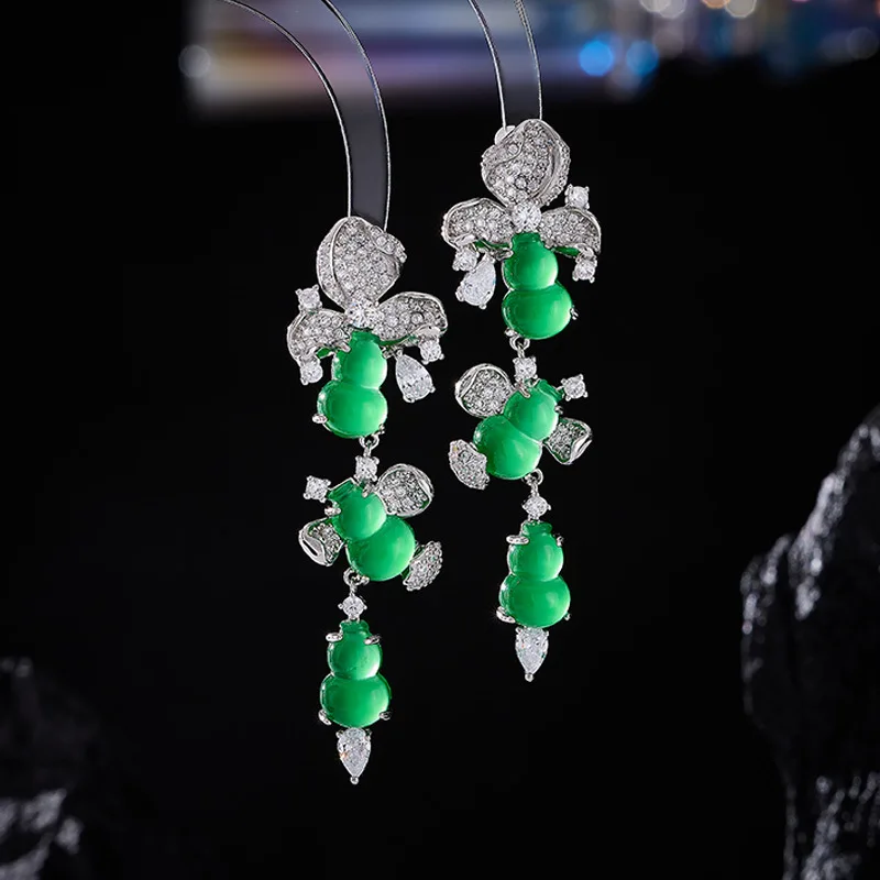 New Chinese Style Imitation Chalcedony Gourd Flower Zircon Earrings S925 Silver Needle Long Exquisite Light Luxury High-end Earr
New Chinese Style Imitation Chalcedony Gourd Flower Zircon Earrings S925 Silver Needle Long Exquisite Light Luxury High-end Earr