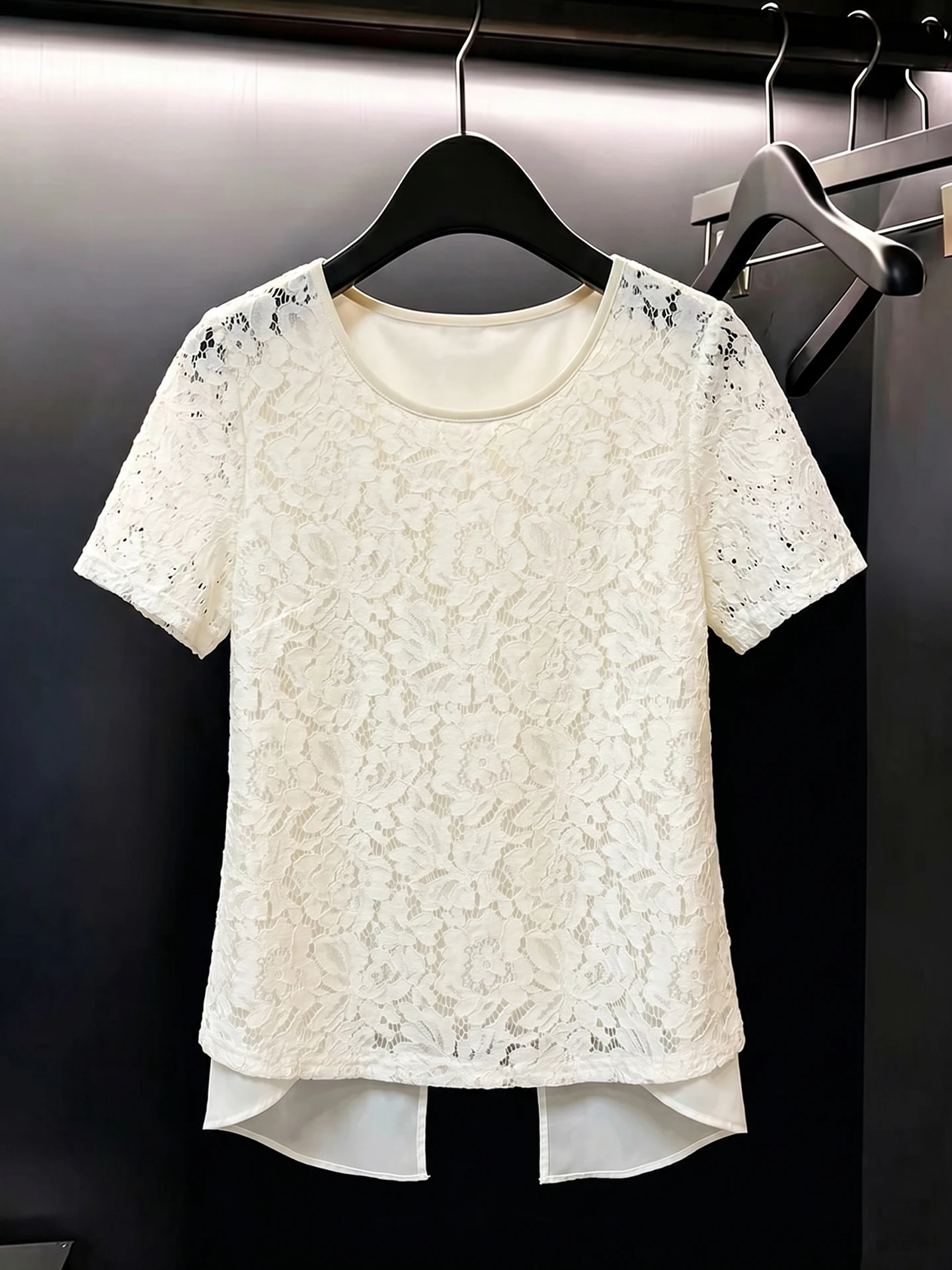 Summer 2026 Short Sleeve T-Shirt Lace Splicing Design Korean Style Loose Fit round Neck Top Versatile Fashionable Commute Wear
Summer 2026 Short Sleeve T-Shirt Lace Splicing Design Korean Style Loose Fit round Neck Top Versatile Fashionable Commute Wear