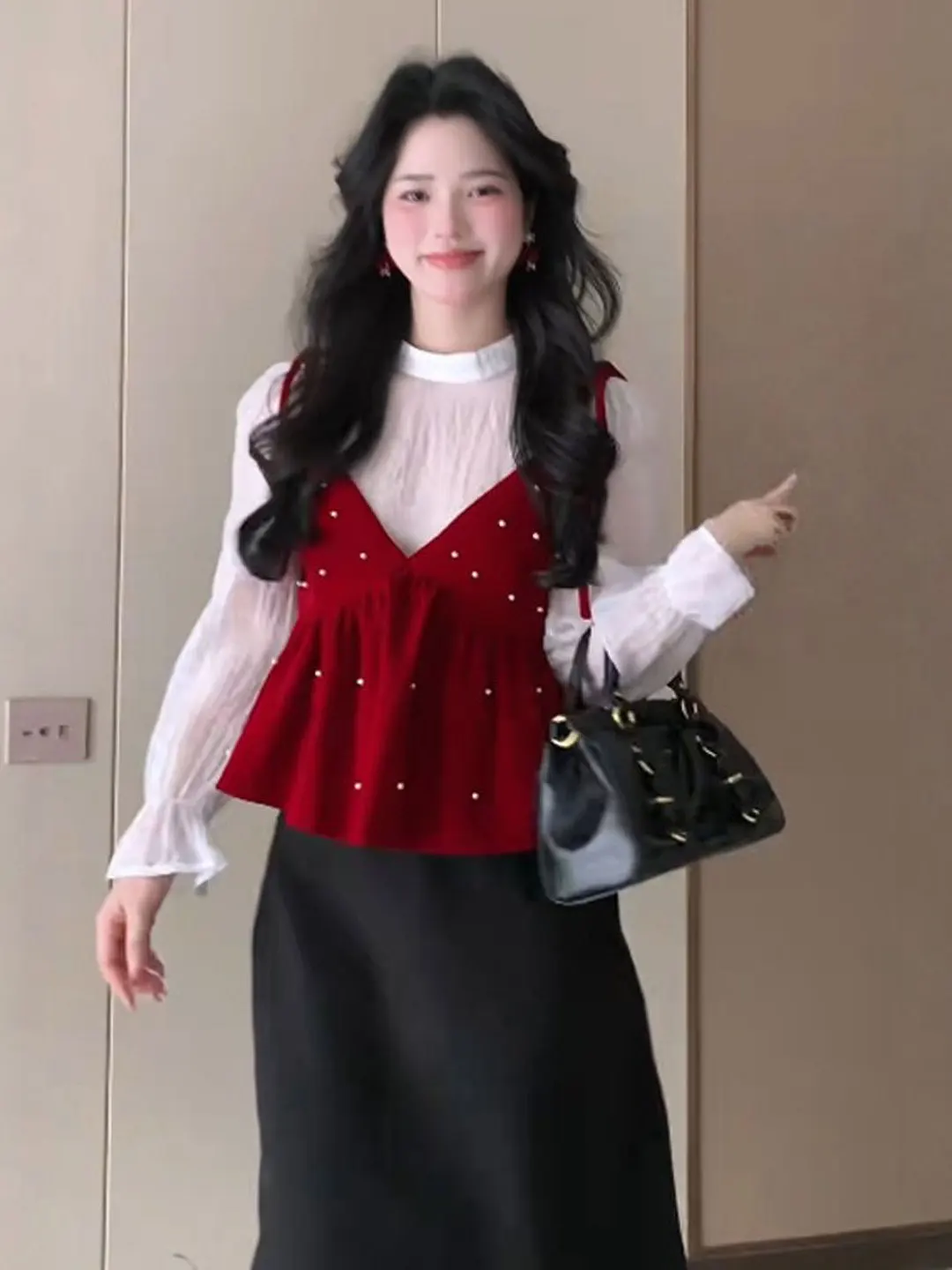 Retro Gentle Sle V-Ne Strap Base irt Two-Piece Set Anti-Aging Whole Set OOTD Spring 2026 Comfortable Long Sve T-irt
Retro Gentle Sle V-Ne Strap Base irt Two-Piece Set Anti-Aging Whole Set OOTD Spring 2026 Comfortable Long Sve T-irt