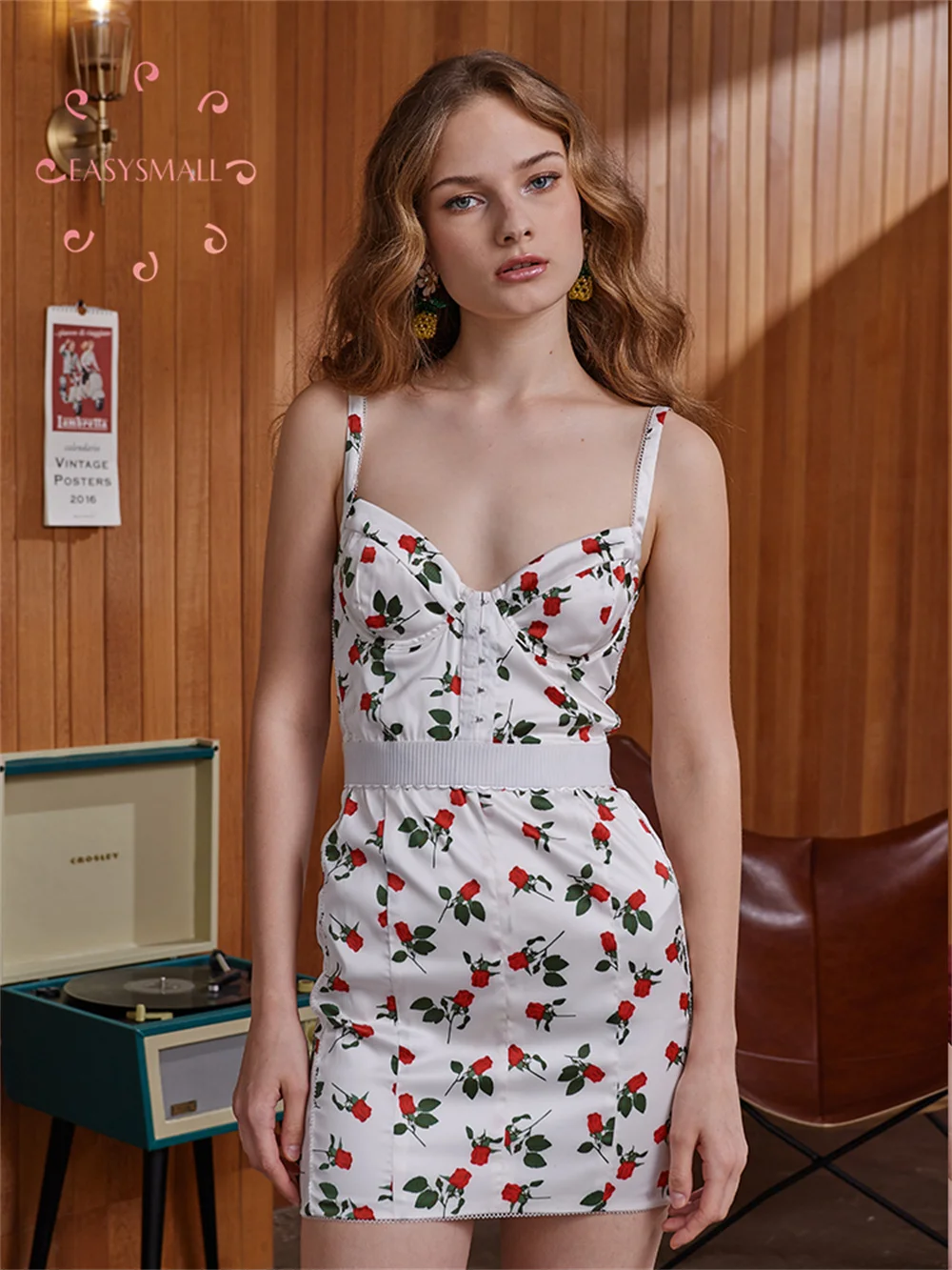 Easysmall ForLoveandlemons американское Милое сексуальное платье с принтом розы бюстгальтер платье на бретелях на День святого Валентина Бандажное сексуальное Клубное платье
Easysmall ForLoveandlemons американское Милое сексуальное платье с принтом розы бюстгальтер платье на бретелях на День святого Валентина Бандажное сексуальное Клубное платье