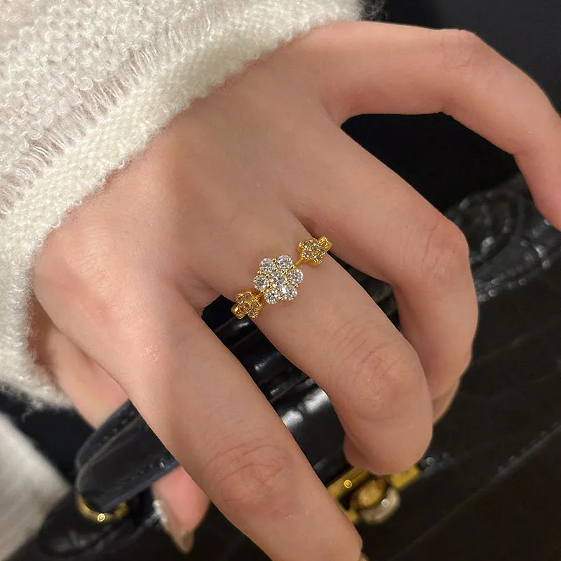 Romantic design exquisite rings for women new in silver 925 full diamond flower ring suitable for daily wedding jewelry gifts
Romantic design exquisite rings for women new in silver 925 full diamond flower ring suitable for daily wedding jewelry gifts
