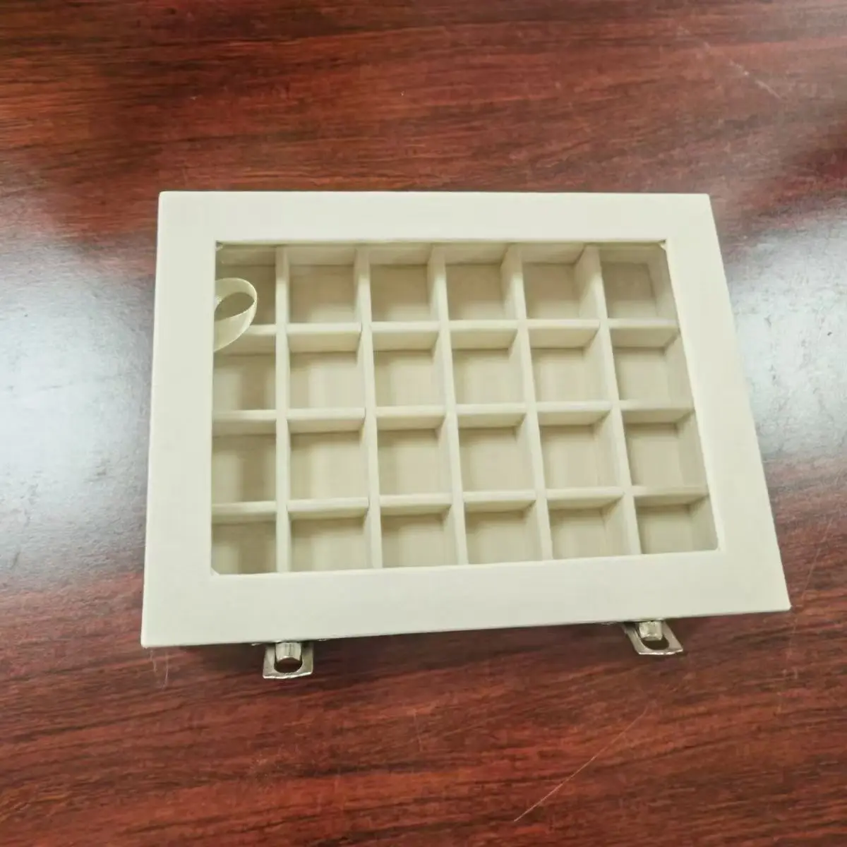 2025 New Jewelry Storage Box Earring Ring Jewelry Display Box Ring Classification Dustproof Transparent Flip Lid Jewelry Box
2025 New Jewelry Storage Box Earring Ring Jewelry Display Box Ring Classification Dustproof Transparent Flip Lid Jewelry Box