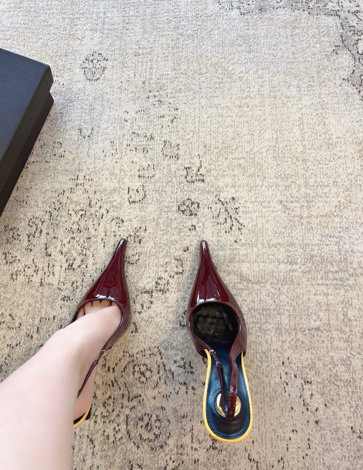 Pantent Leather Pointed Toe Summer Women Sandals Stiletto High Heels Slip On Design Large Size Fashion Show Shallow Shoes
Pantent Leather Pointed Toe Summer Women Sandals Stiletto High Heels Slip On Design Large Size Fashion Show Shallow Shoes