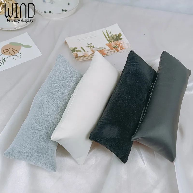 Wholesale Durable Velvet Pearl Bracelet Watch Display Pillows for Case Bangle Anklet Wristwatch Holder Jewelry Counter Organizer
Wholesale Durable Velvet Pearl Bracelet Watch Display Pillows for Case Bangle Anklet Wristwatch Holder Jewelry Counter Organizer