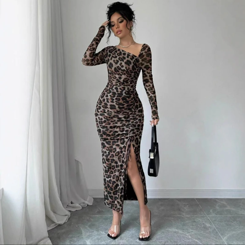 Europe America Amazon's New Women Clothing Round Neck Long-sleeved Sexy Leopard Print High-waisted Temperament Spice Girl Dress
Europe America Amazon's New Women Clothing Round Neck Long-sleeved Sexy Leopard Print High-waisted Temperament Spice Girl Dress