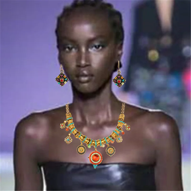 Foreign trade ethnic wind bohemian gem fringed petals diamond necklace earrings women wholesale necklace
Foreign trade ethnic wind bohemian gem fringed petals diamond necklace earrings women wholesale necklace