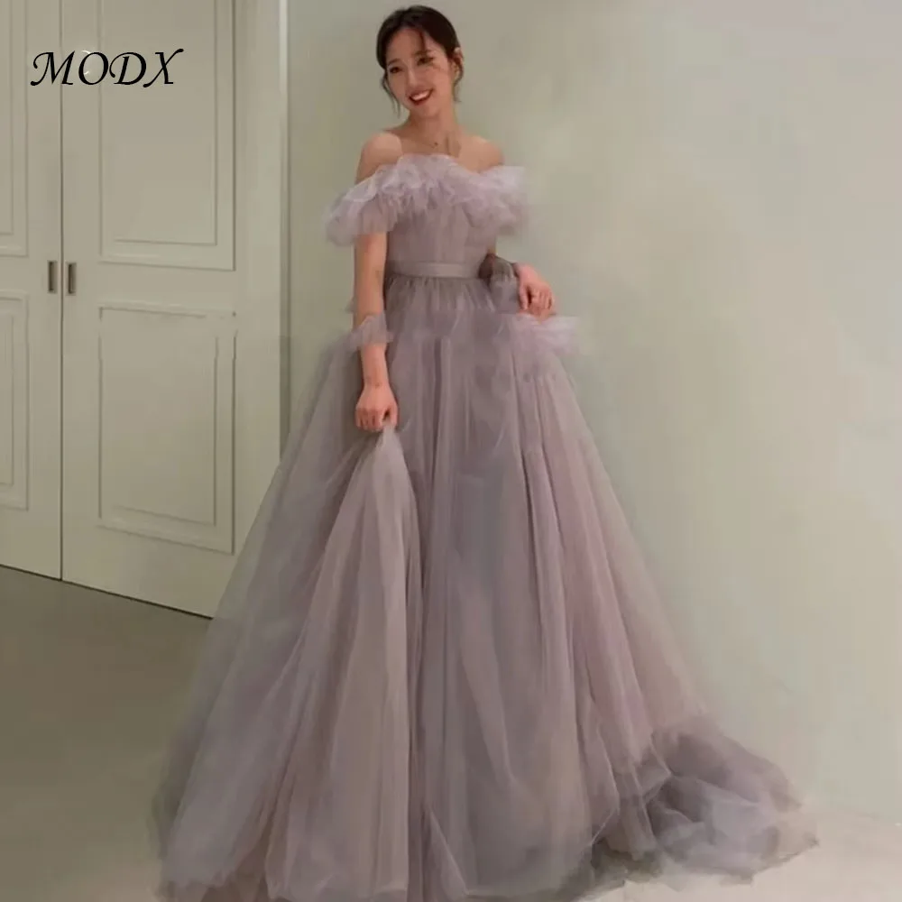 MODX Elegant Korea Wedding Dress Photo Shoot Tulle Off the Shoulder Floor-Length Pleat Back Lace up Bridal Gowns
MODX Elegant Korea Wedding Dress Photo Shoot Tulle Off the Shoulder Floor-Length Pleat Back Lace up Bridal Gowns