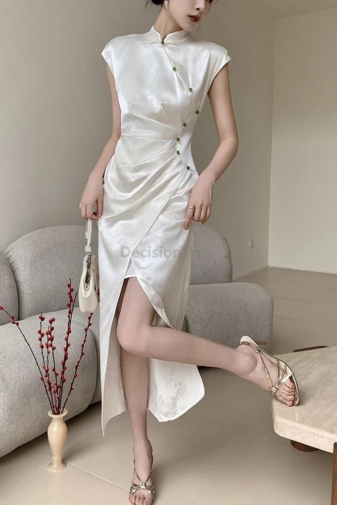 2025 chinese style stain jacquard qipao vintage temperament fashion design sense improved daily qipao sleeveless slim slit dress
2025 chinese style stain jacquard qipao vintage temperament fashion design sense improved daily qipao sleeveless slim slit dress