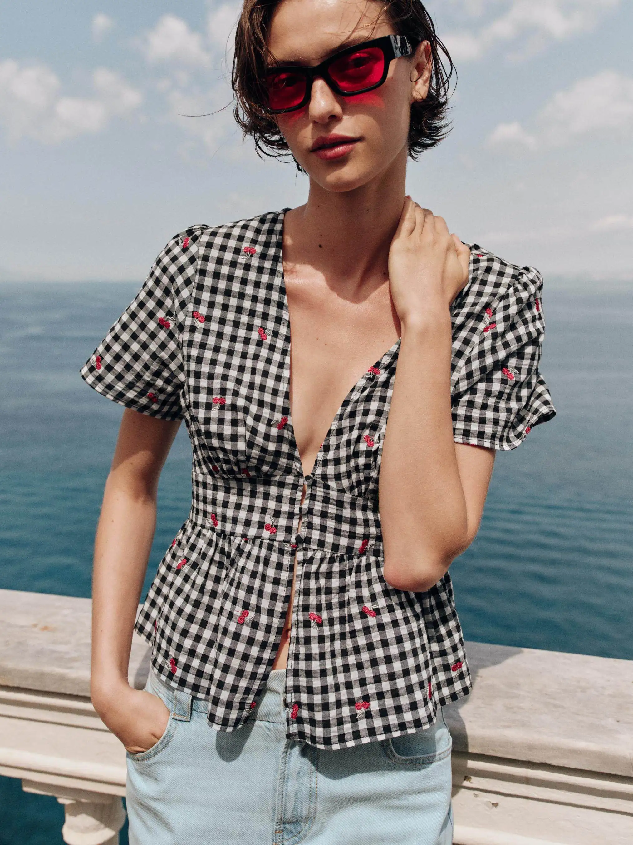 New Summer Women's Fashion Short Sleeve V-Neck Embroidered Cherry Plaid Top Retro Style Small Grid Patterned Shirt
New Summer Women's Fashion Short Sleeve V-Neck Embroidered Cherry Plaid Top Retro Style Small Grid Patterned Shirt