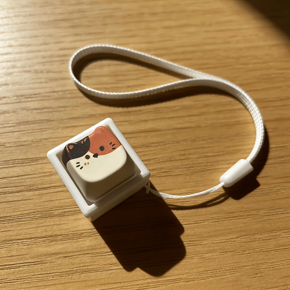 A cat keycap decompression button, three-flower cat, easy to press, portable and compact, relaxed, suitable for friends and gifts
A cat keycap decompression button, three-flower cat, easy to press, portable and compact, relaxed, suitable for friends and gifts