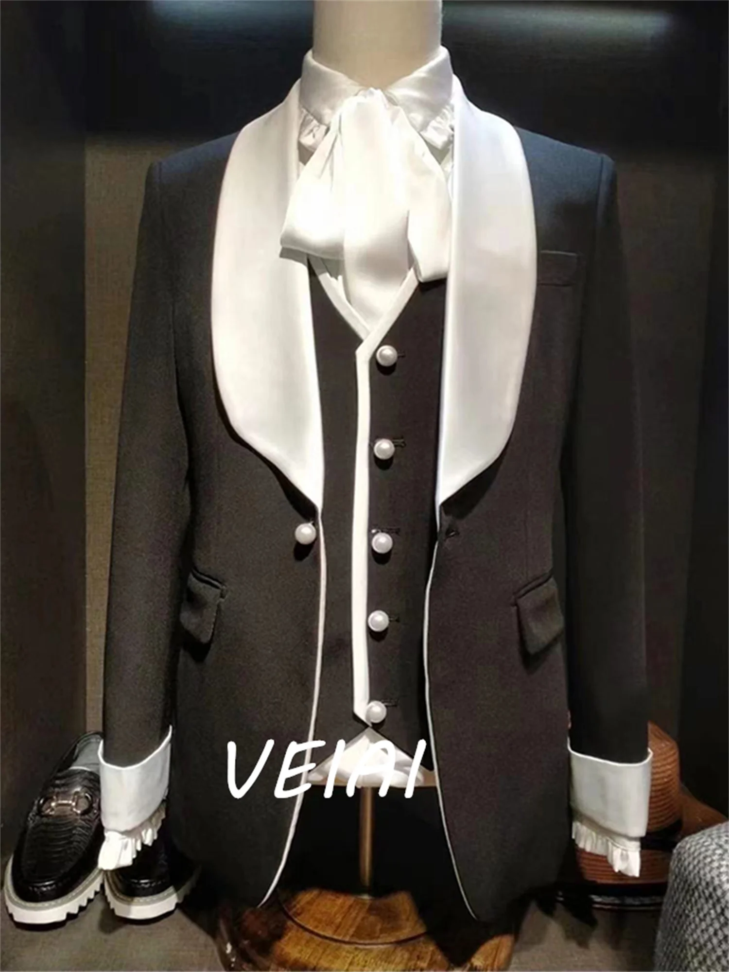CustomizedNew Style Bridegroom Formal Party Men Suits One Breasted Men's Business Suits 3 Pieces(Jacket+Pant+Vest+Tie)traje novi
CustomizedNew Style Bridegroom Formal Party Men Suits One Breasted Men's Business Suits 3 Pieces(Jacket+Pant+Vest+Tie)traje novi