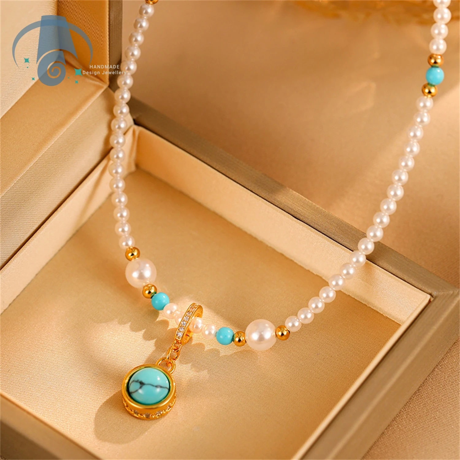 Natural Turquoise Pendant Necklace with Zircon and Pearl Light Luxury Minimalist Design Dainty Chain for Women Trendy Chic Style
Natural Turquoise Pendant Necklace with Zircon and Pearl Light Luxury Minimalist Design Dainty Chain for Women Trendy Chic Style