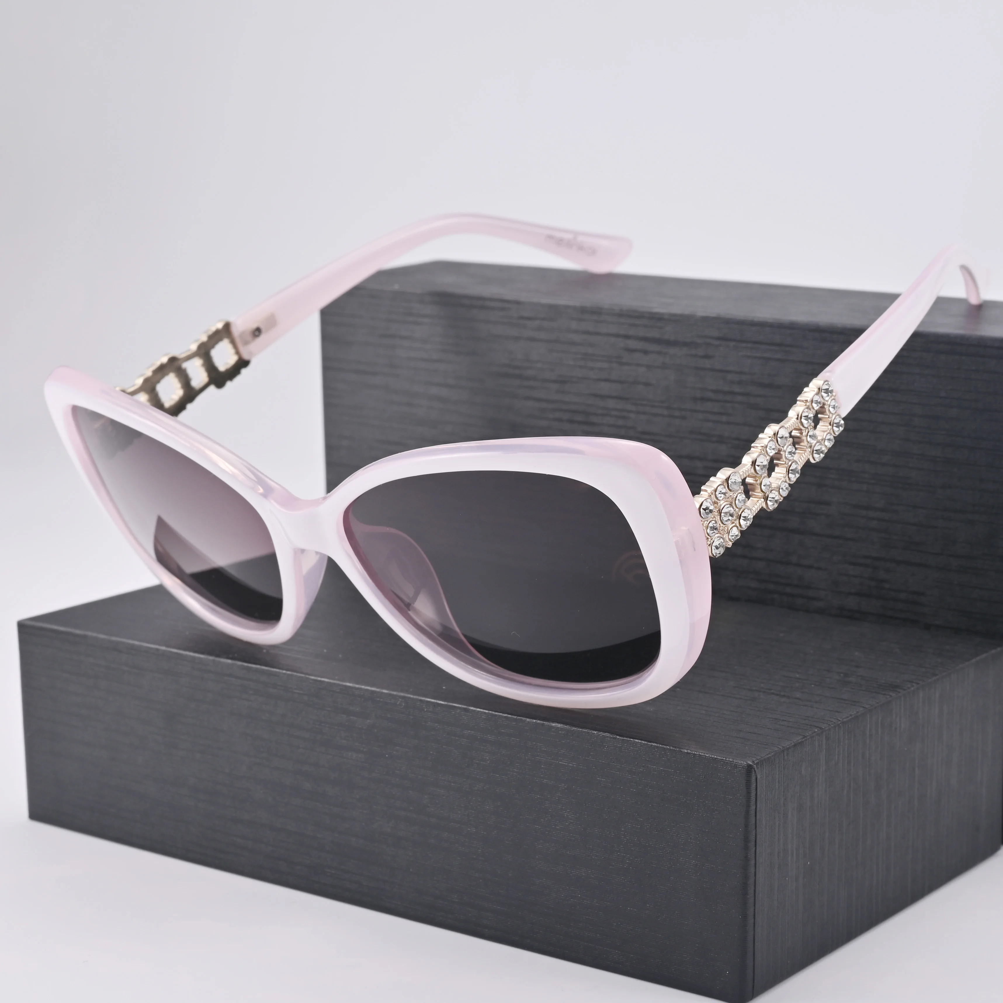 Vazrobe Polarized White Sunglasses Women Luxury Rhinestone Sun Glasses for Female Ladies Elegant Eyewear Anti Glare Reflection
Vazrobe Polarized White Sunglasses Women Luxury Rhinestone Sun Glasses for Female Ladies Elegant Eyewear Anti Glare Reflection