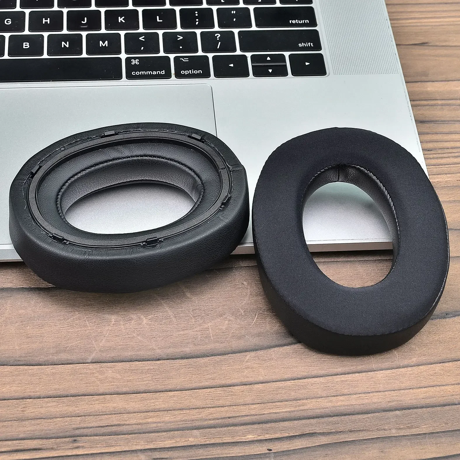 Replacement Ice Gel ear pads For Bowers & Wilkins Px7 Headset Repair and replace parts with a comfortable wearing11.03,
Replacement Ice Gel ear pads For Bowers & Wilkins Px7 Headset Repair and replace parts with a comfortable wearing11.03,