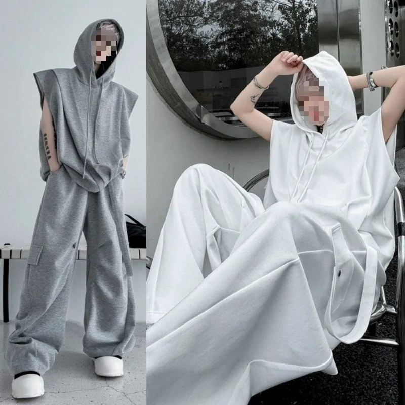 Лето 2025 г., футболка без рукавов с капюшоном в американском стиле, мужской жилет, тяжелая рабочая одежда с широкими штанинами, спортивные штаны, комплект из двух предметов 
Лето 2025 г., футболка без рукавов с капюшоном в американском стиле, мужской жилет, тяжелая рабочая одежда с широкими штанинами, спортивные штаны, комплект из двух предметов