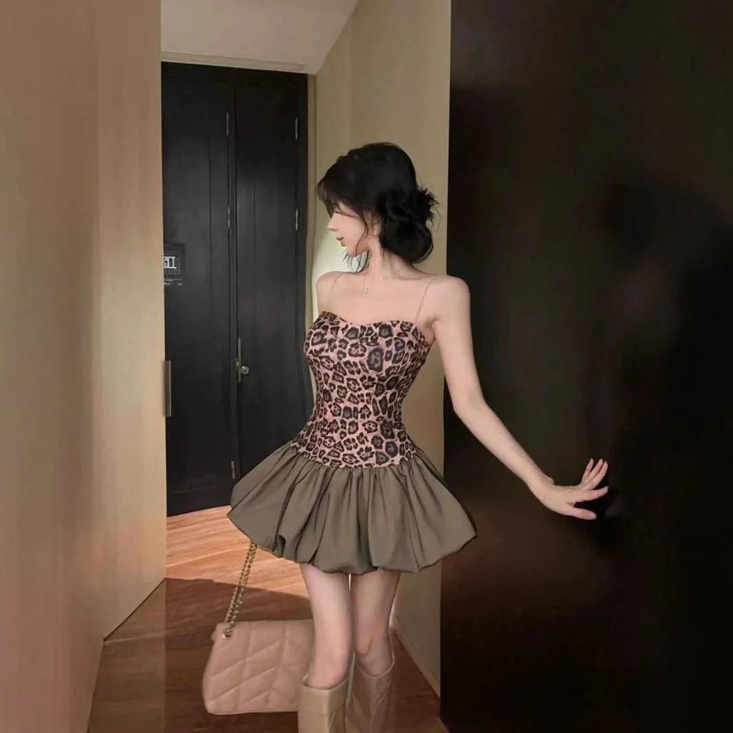 American Splice Strap Dress Women's Autumn Winter Fishbone Waist Cinch Flower Bouffant Skirt High-End Sense Inner Chest Skirt
American Splice Strap Dress Women's Autumn Winter Fishbone Waist Cinch Flower Bouffant Skirt High-End Sense Inner Chest Skirt