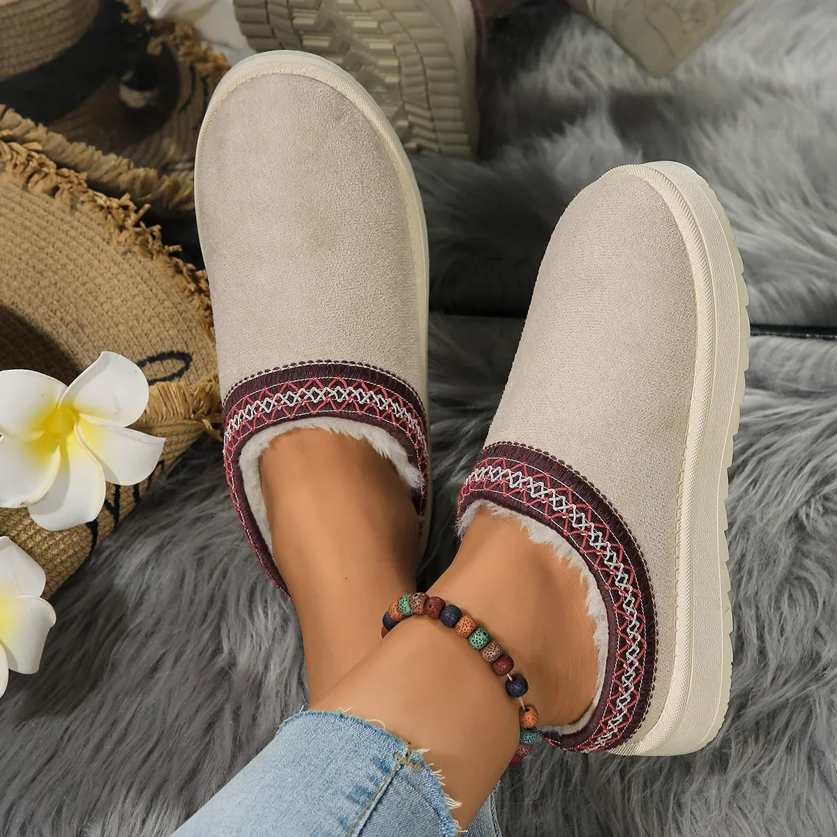 Classic Women's Wool Slippers Warm Platform Wool Low-top Snow Boots Slippers Women Outdoor Anti-Slip Boots Shoes for Women Bota
Classic Women's Wool Slippers Warm Platform Wool Low-top Snow Boots Slippers Women Outdoor Anti-Slip Boots Shoes for Women Bota