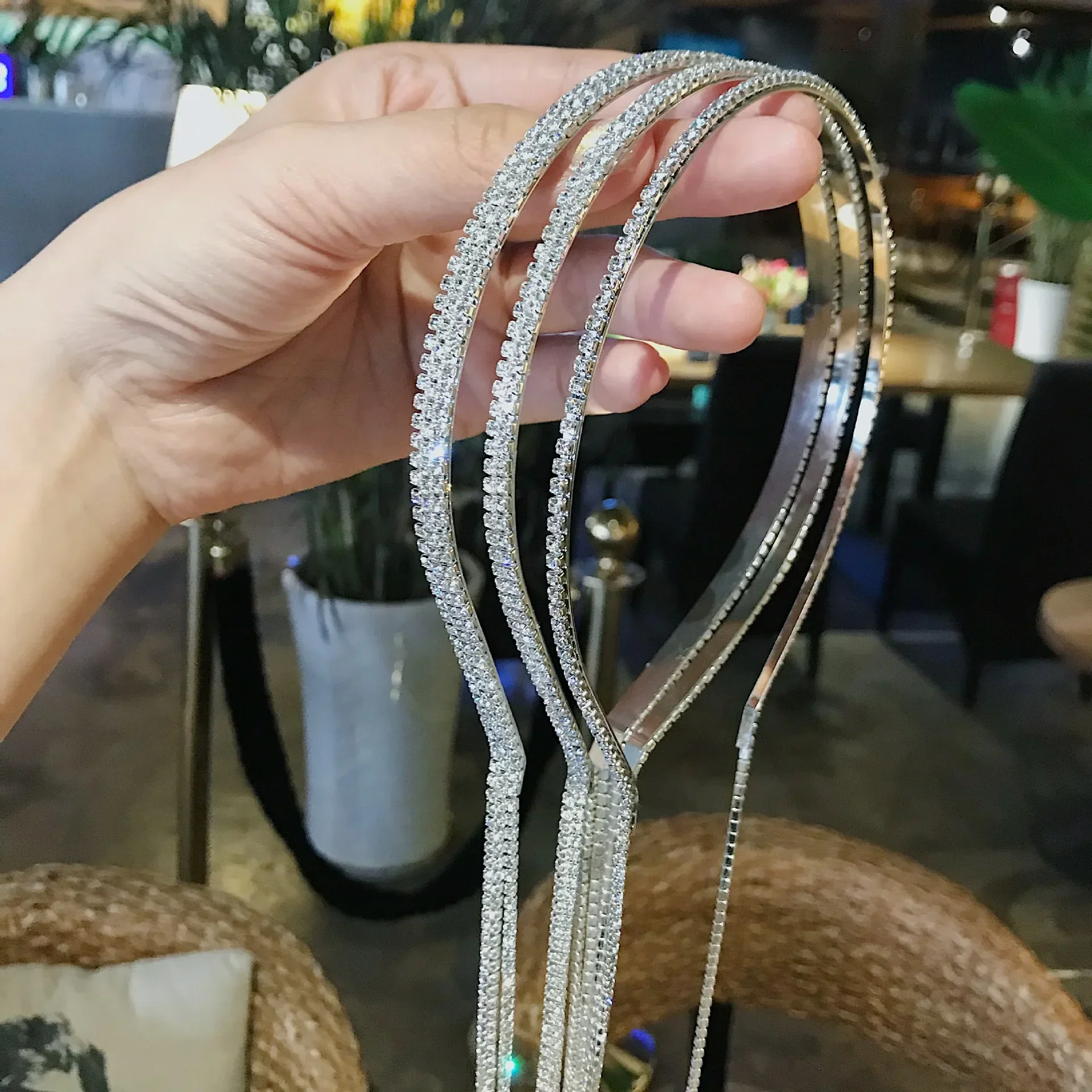 Shiny Rhinestone Tassel Headbands For Women Fashion Crystal Hairband Temperament Hanging Hair Accessories Bridal Wedding Jewelry
Shiny Rhinestone Tassel Headbands For Women Fashion Crystal Hairband Temperament Hanging Hair Accessories Bridal Wedding Jewelry