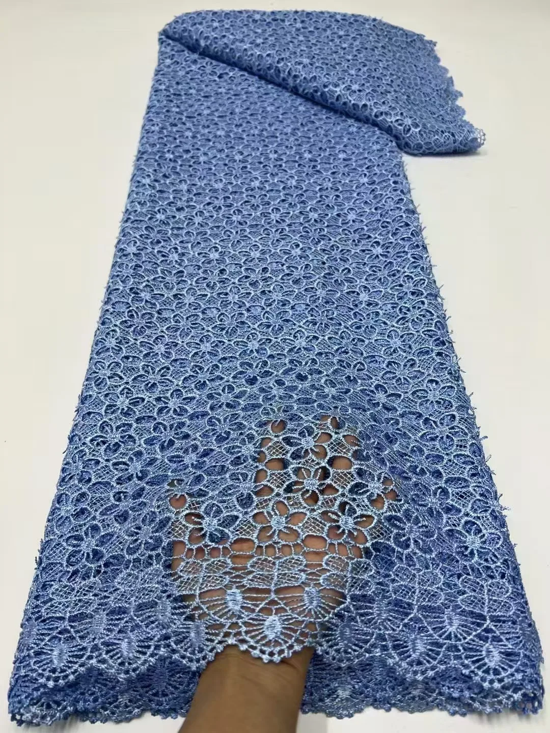African French Guipure Cord Lace Fabric 2025 Hot Sale Nigerian Sequins Water Soluble Lace Fabric For Women Wedding Party Dresses
African French Guipure Cord Lace Fabric 2025 Hot Sale Nigerian Sequins Water Soluble Lace Fabric For Women Wedding Party Dresses