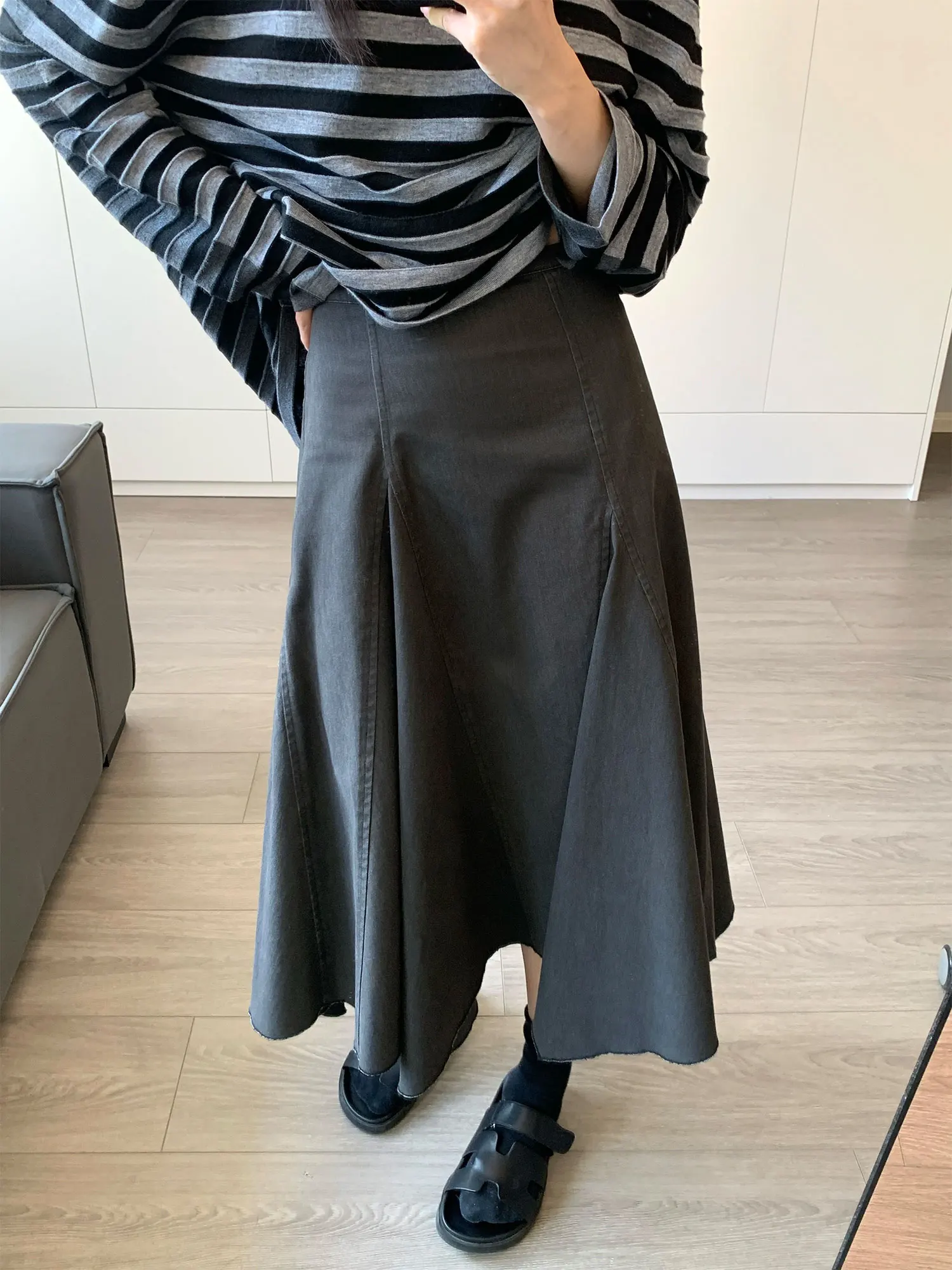 Джинсовая юбка-миди А-силуэта с низкой талией, винтажная, с асимметричным подолом, повседневная, хлопковая, для женщин, осенняя
Джинсовая юбка-миди А-силуэта с низкой талией, винтажная, с асимметричным подолом, повседневная, хлопковая, для женщин, осенняя