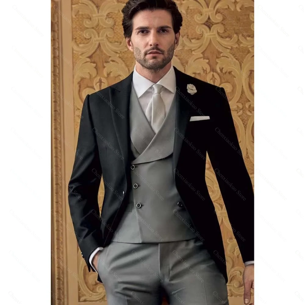 Men's Suits 3 Piece Chic Peak Lapel One Button Slim Male Suit Formal Business Casual Groom Wedding Tuxedo (Blazer+Vest+Pants)
Men's Suits 3 Piece Chic Peak Lapel One Button Slim Male Suit Formal Business Casual Groom Wedding Tuxedo (Blazer+Vest+Pants)