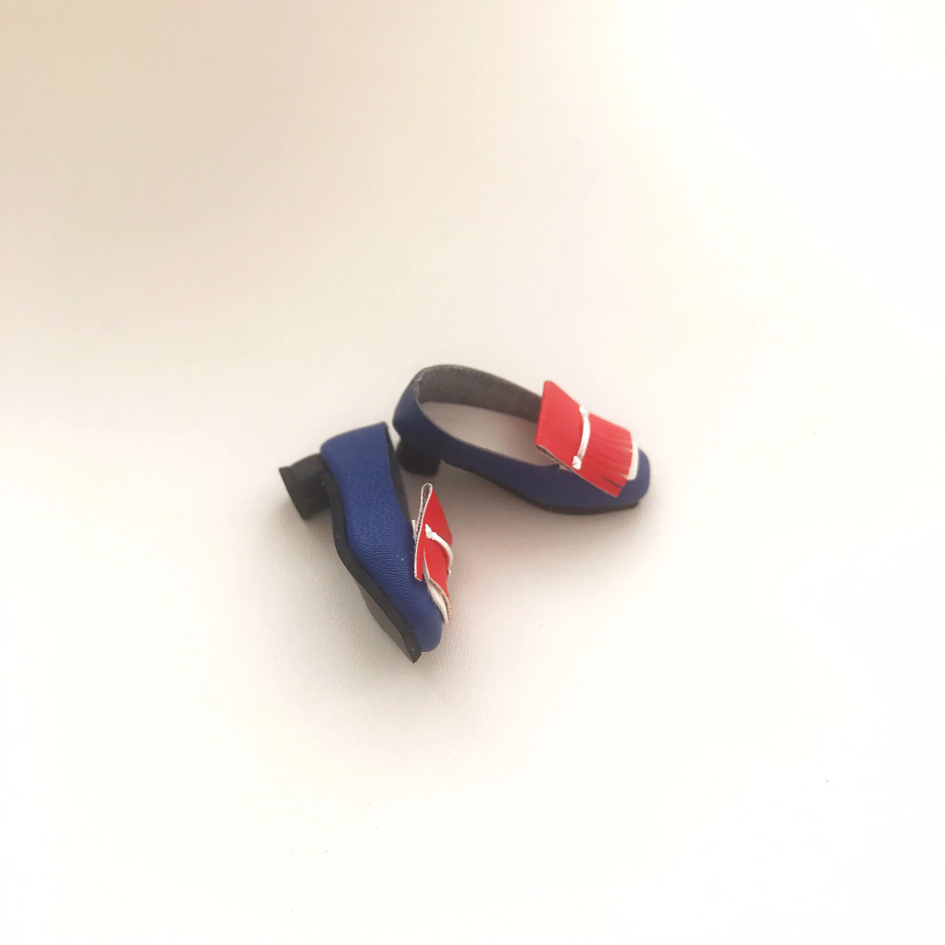 Handmade BJD Blythe Red and blue high-heeled shoes (Fit Ob24、azone、MMK、Jenny、Licca)
Handmade BJD Blythe Red and blue high-heeled shoes (Fit Ob24、azone、MMK、Jenny、Licca)